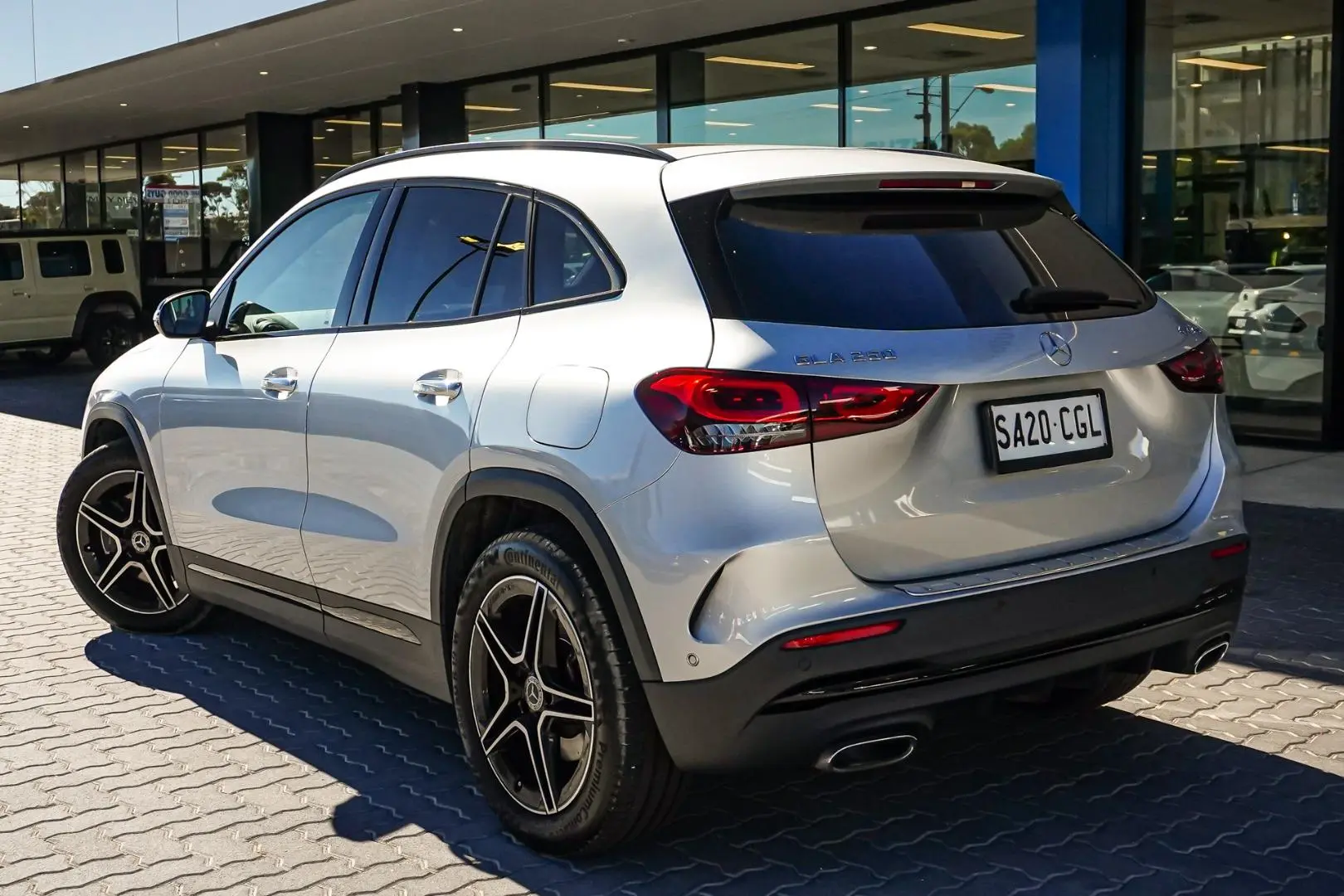 2020 Mercedes-Benz GLA-Class Gallery Image 3