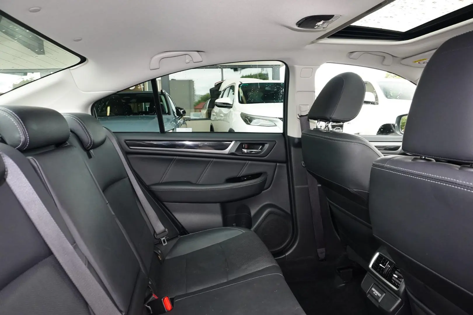 2018 Subaru Liberty Gallery Image 8
