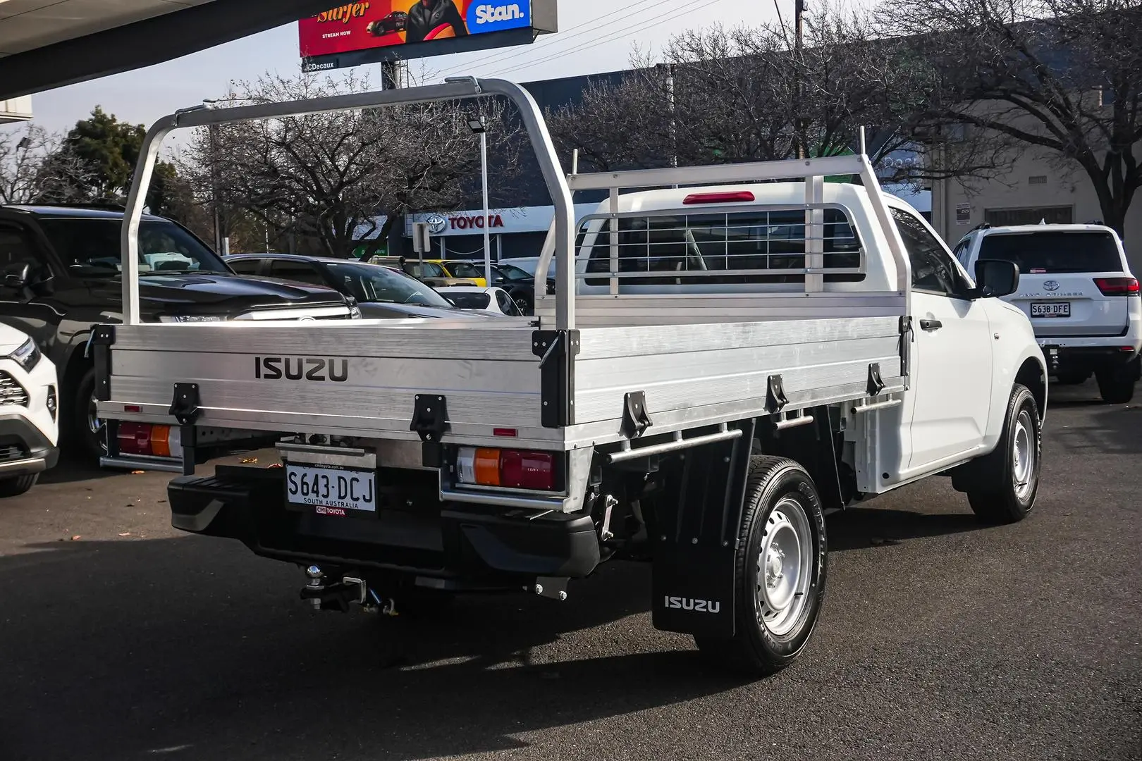 2024 Isuzu D-MAX Gallery Image 2