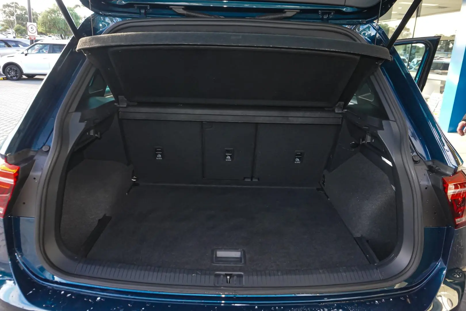 2022 Volkswagen Tiguan Gallery Image 10