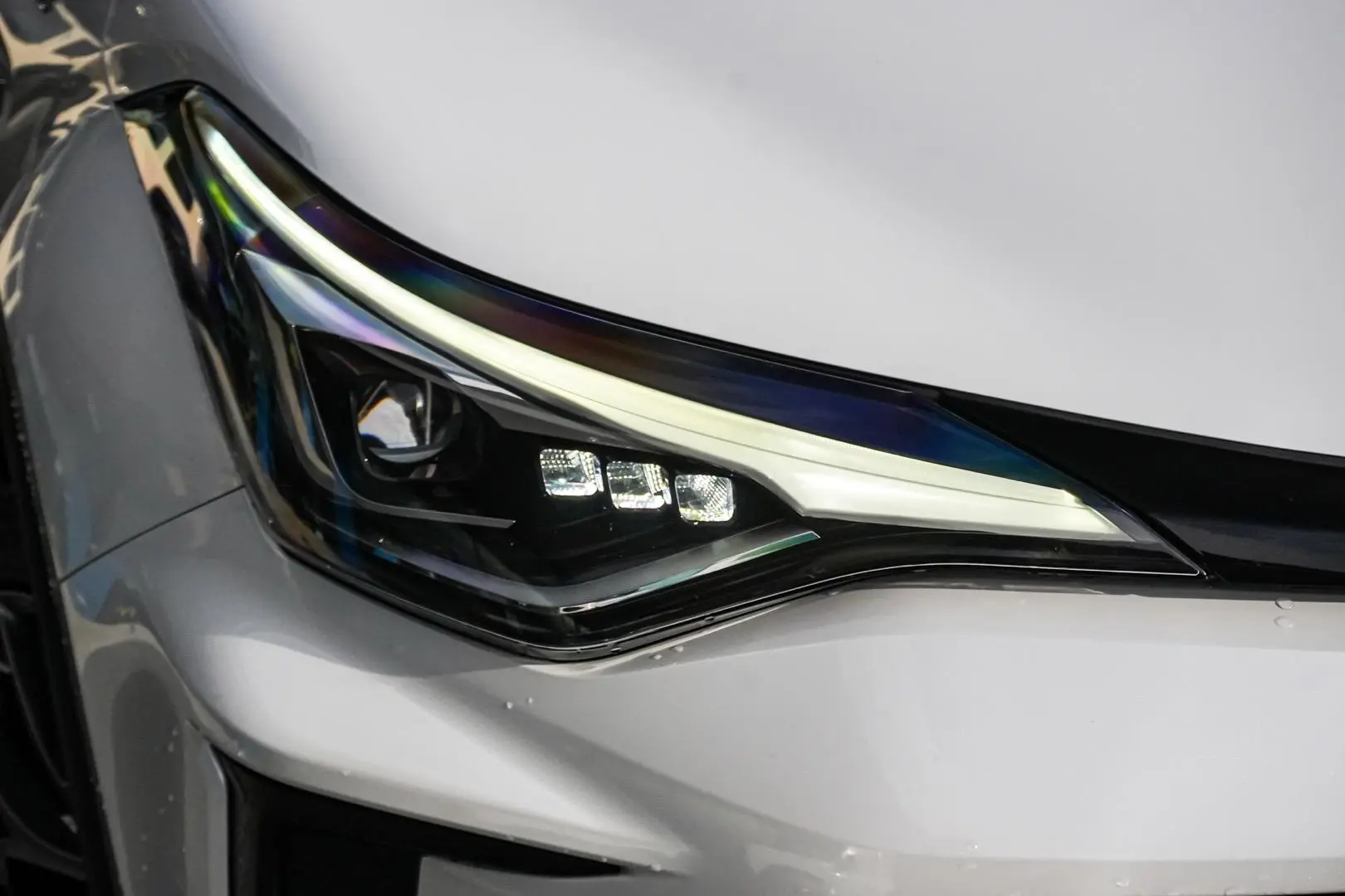 2022 Toyota C-HR Gallery Image 12