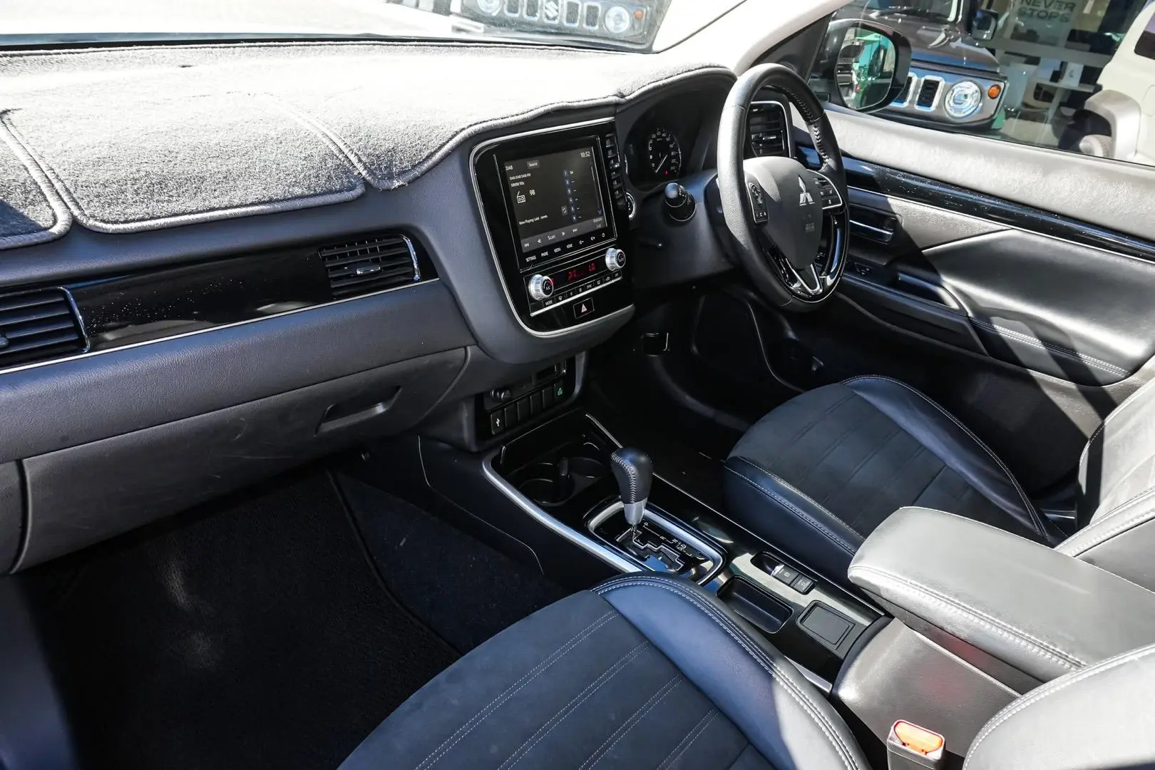 2019 Mitsubishi Outlander Gallery Image 10