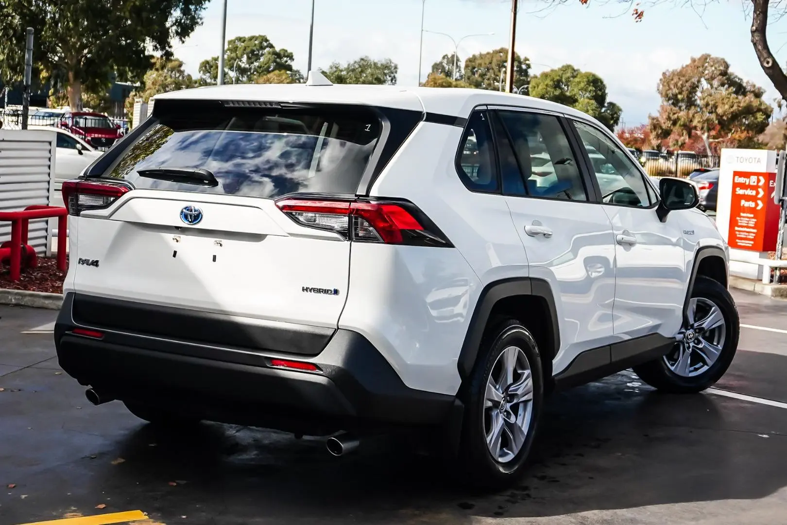 2021 Toyota RAV4 Gallery Image 2