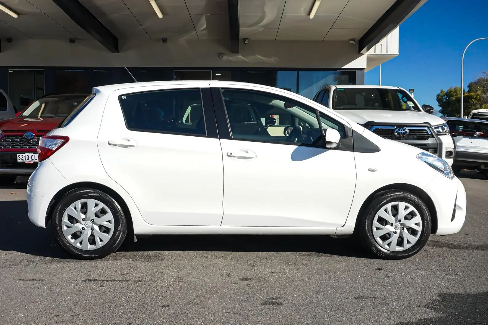2019 Toyota Yaris Gallery Image 4