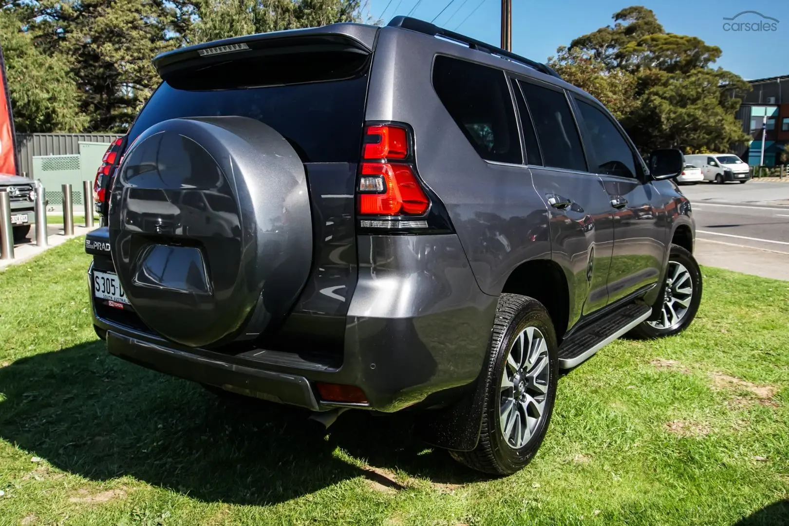 2023 Toyota Landcruiser Prado Image 2