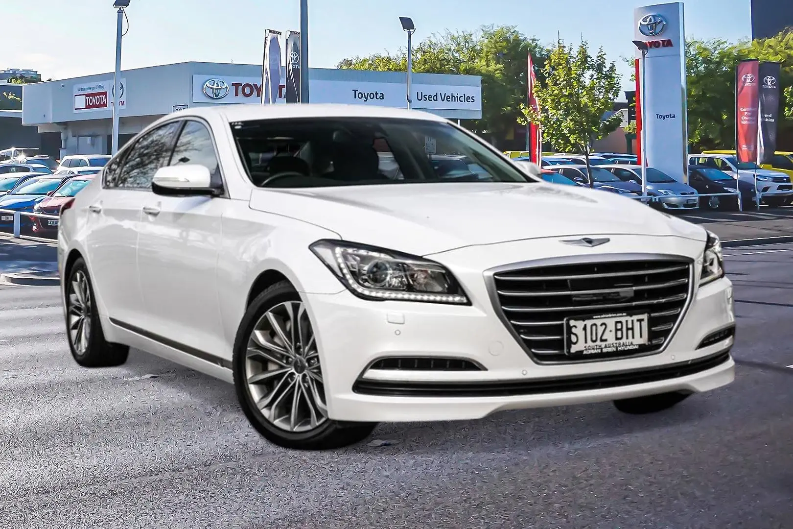 2014 Hyundai Genesis Gallery Image 1