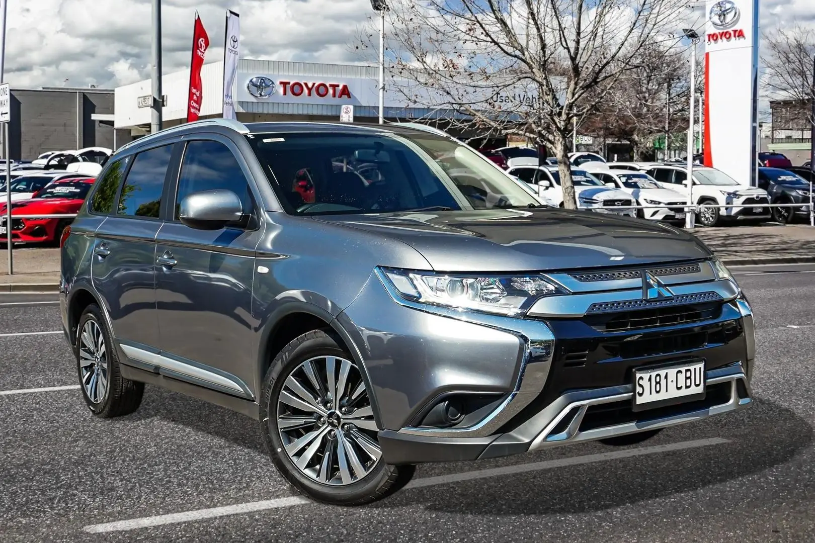 2019 Mitsubishi Outlander Image