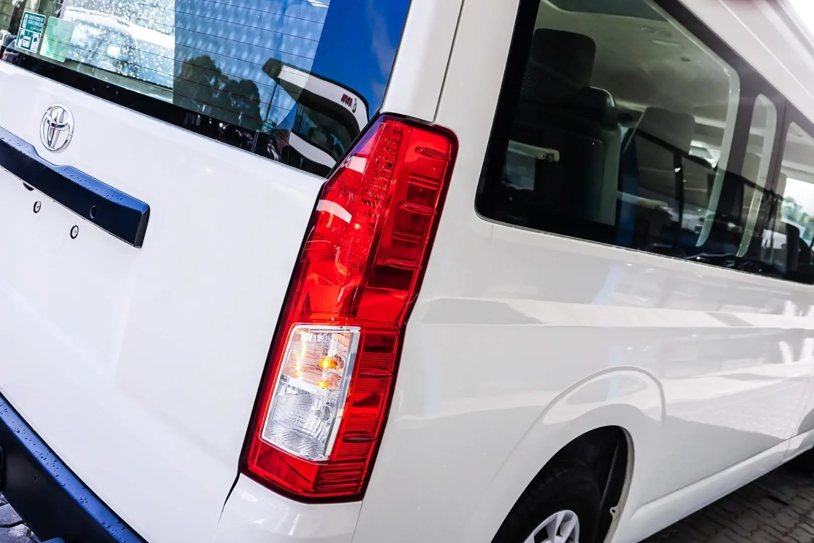 2019 Toyota Hiace Gallery Image 14