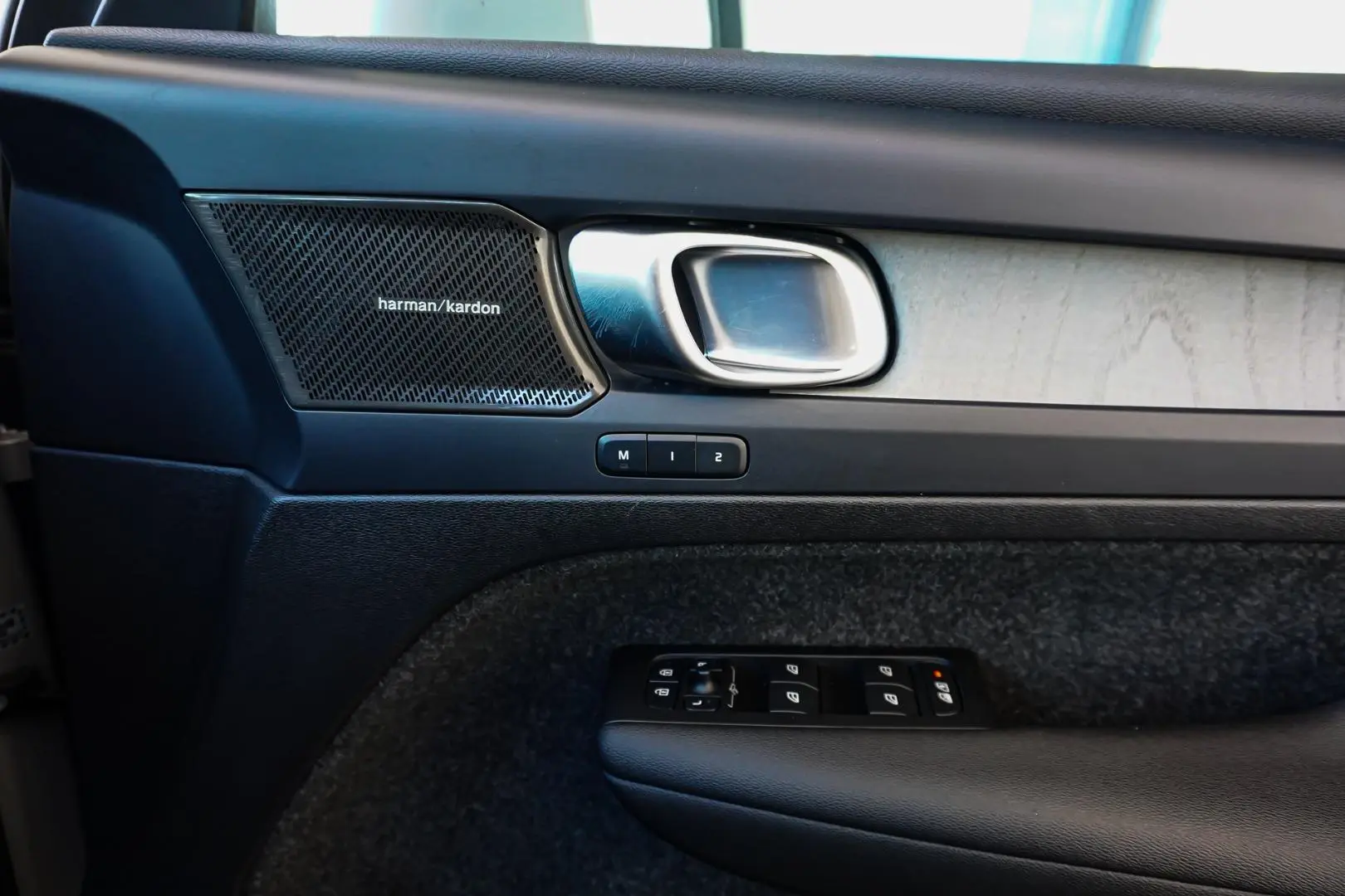 2023 Volvo XC40 Gallery Image 26