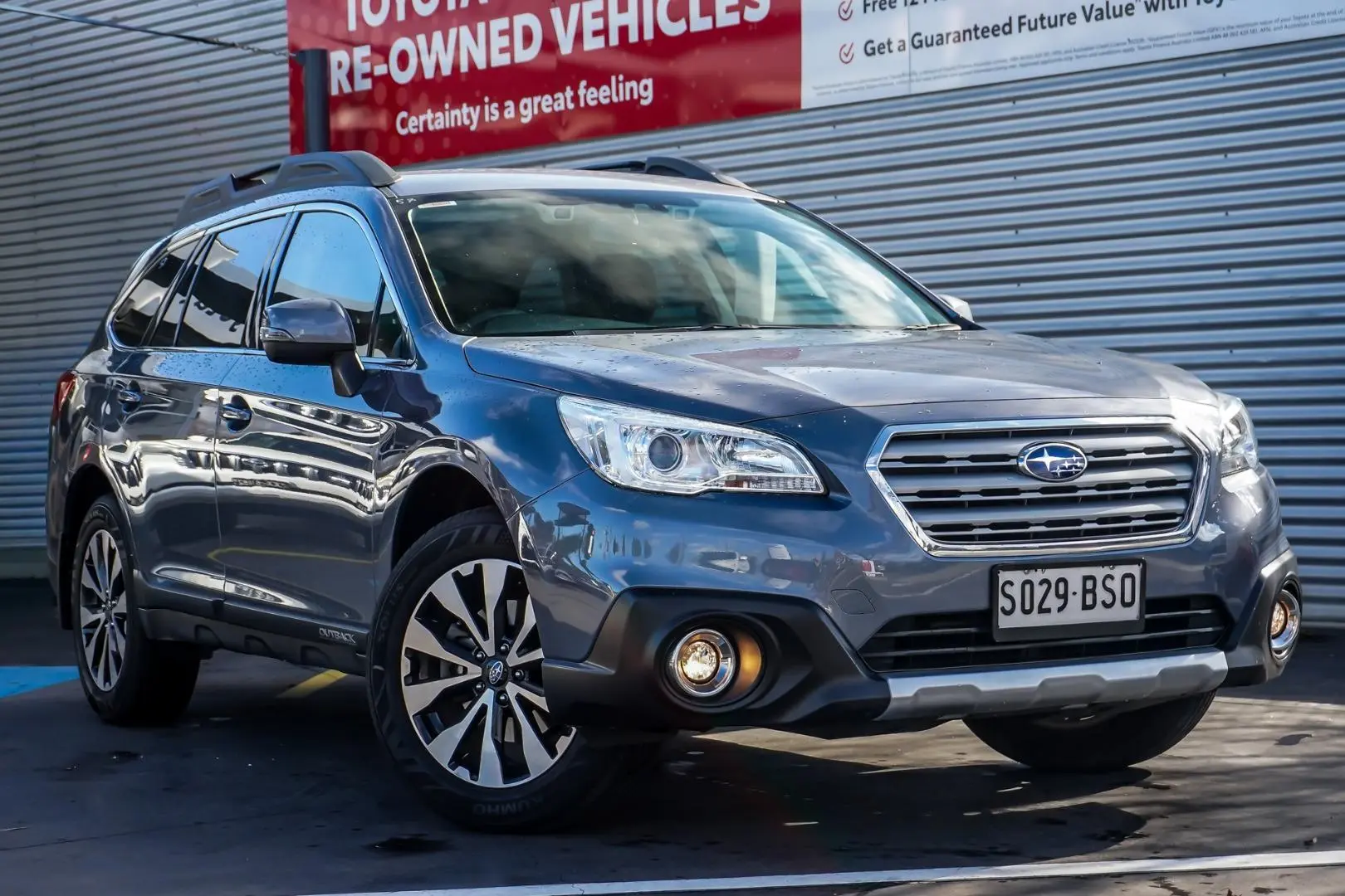 2017 Subaru Outback Gallery Image 2