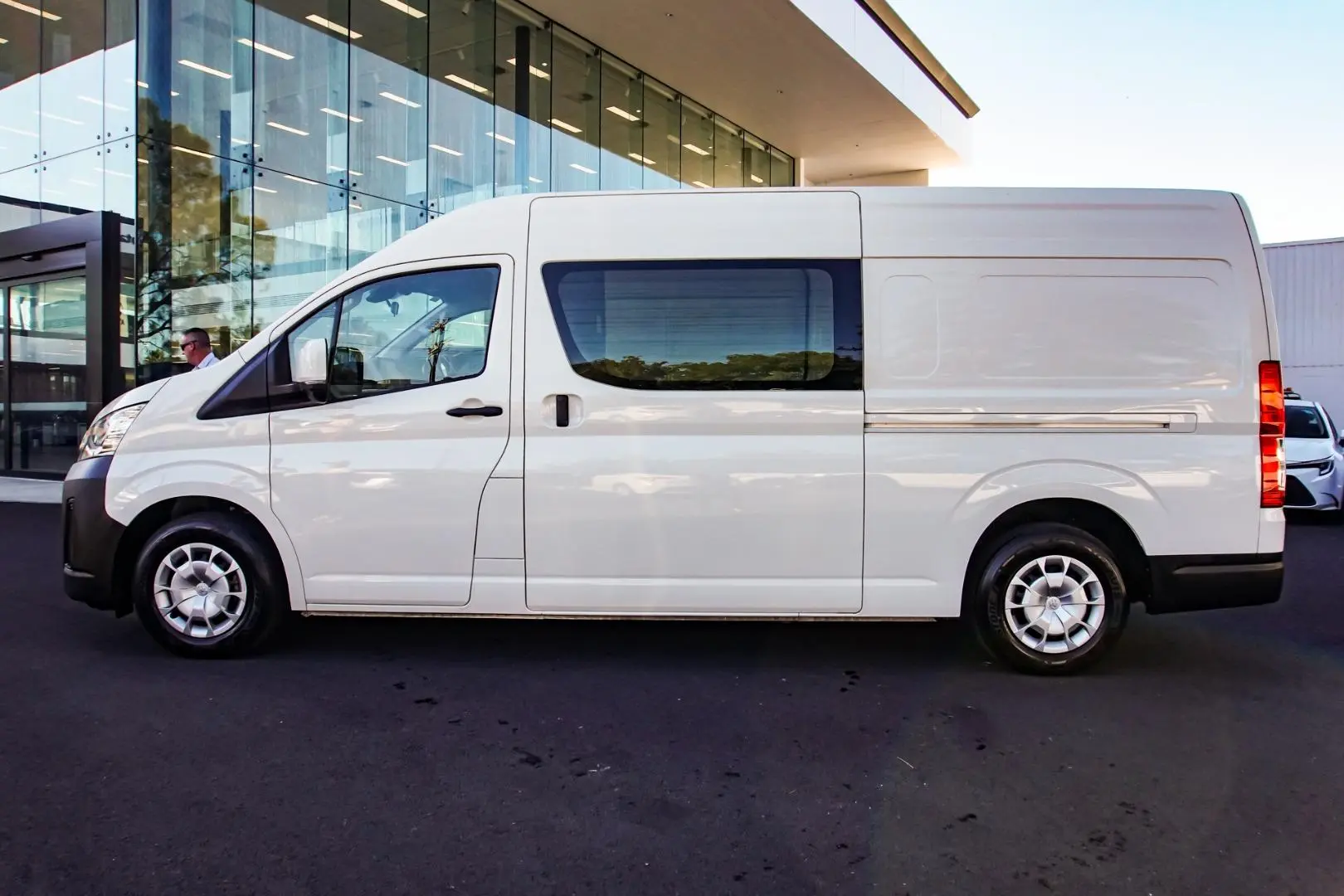 2022 Toyota Hiace Gallery Image 3