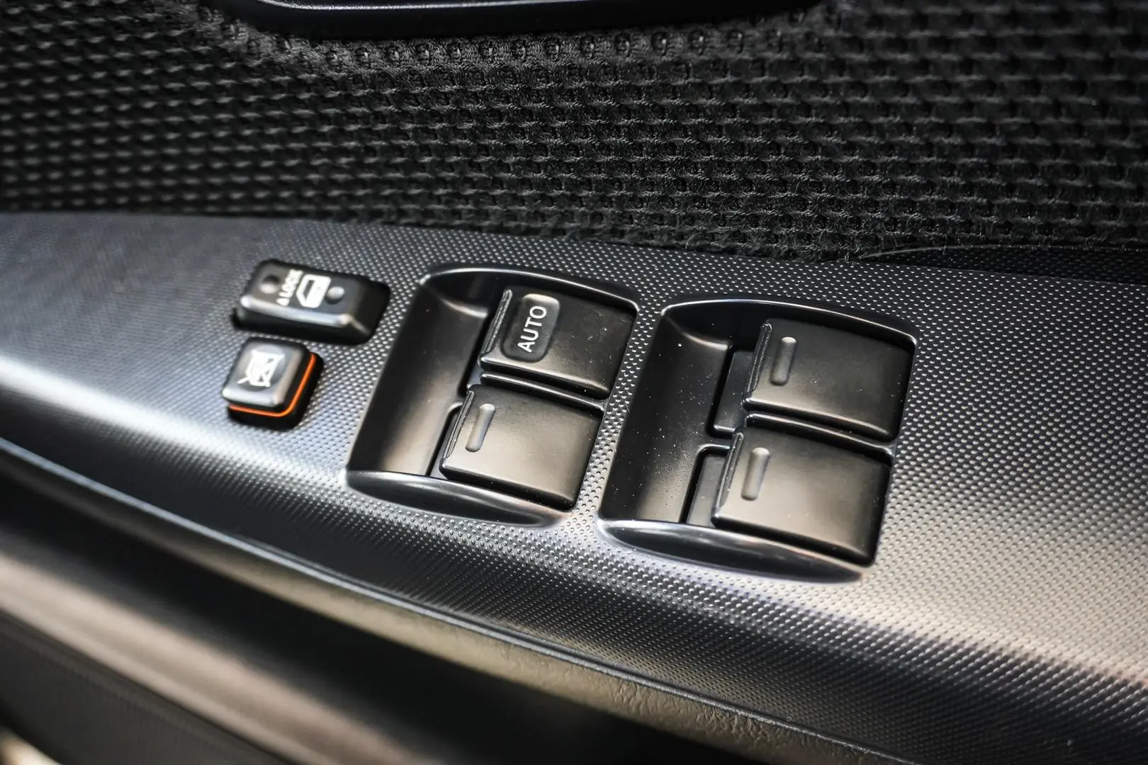 2014 Toyota Hilux Gallery Image 18