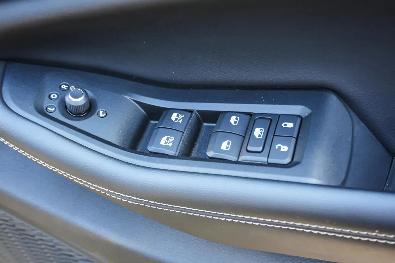 2023 Jeep Grand Cherokee Gallery Image 16