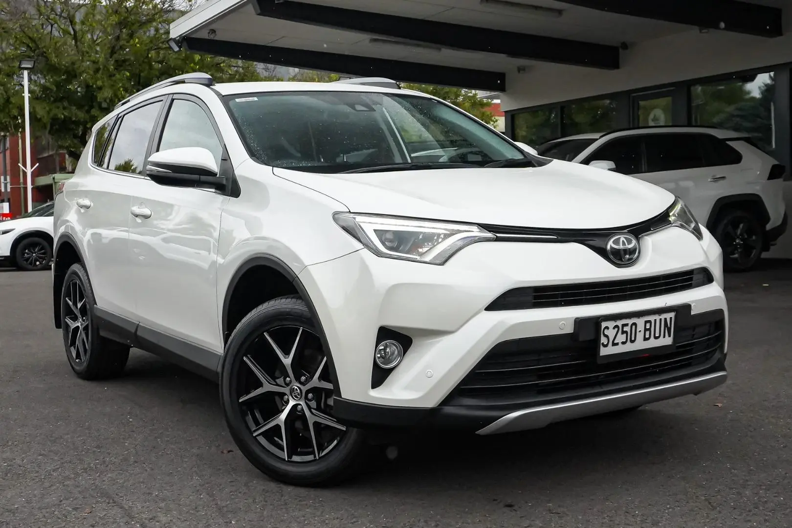 2018 Toyota RAV4 Gallery Image 2