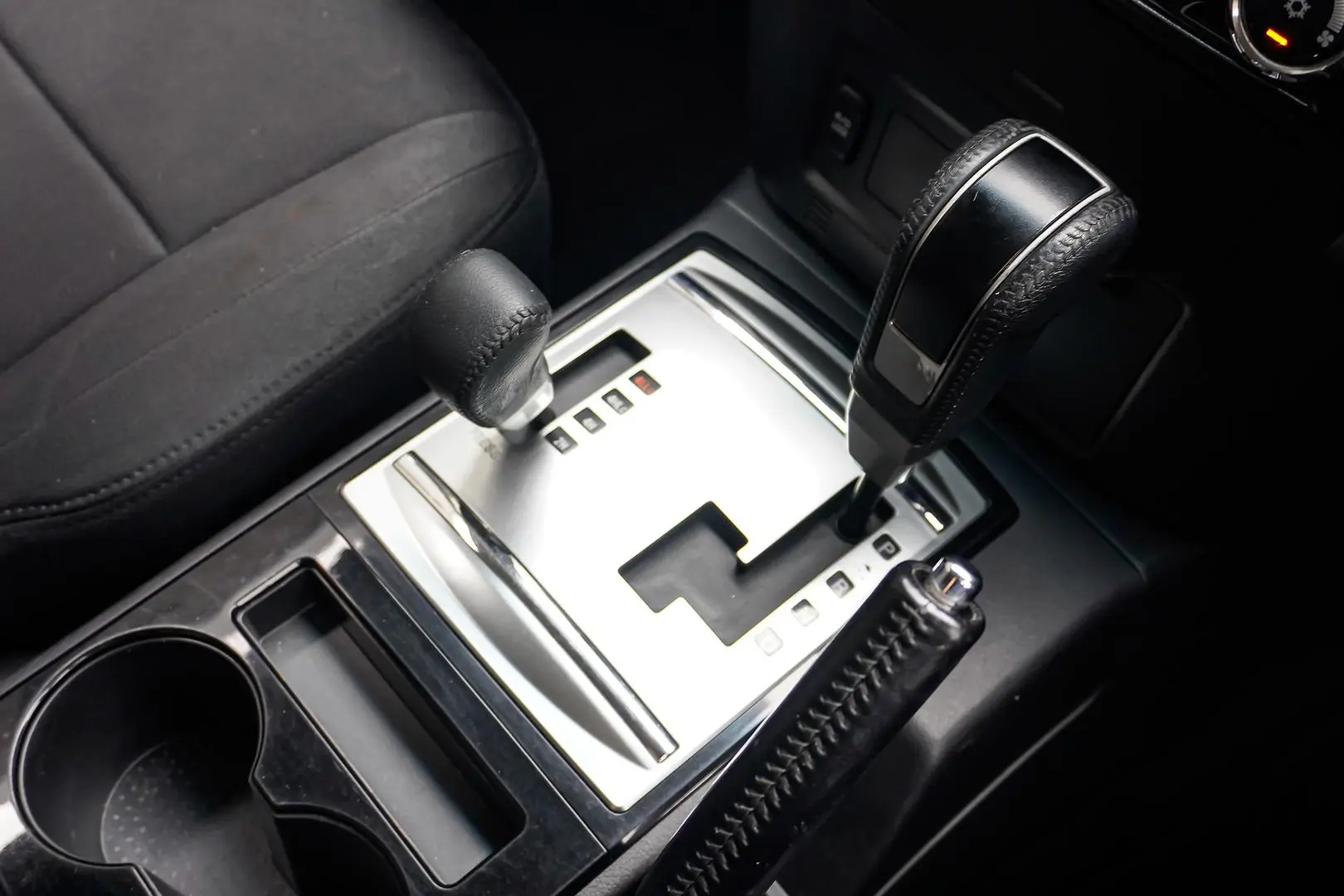 2015 Mitsubishi Pajero Gallery Image 19