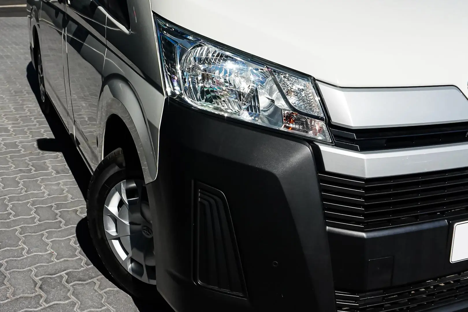 2020 Toyota Hiace Gallery Image 11