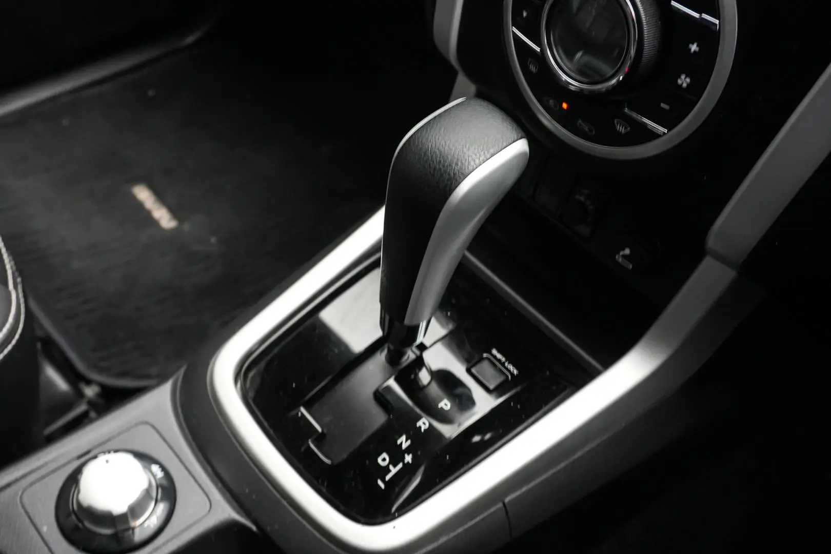 2019 Isuzu MU-X Gallery Image 19