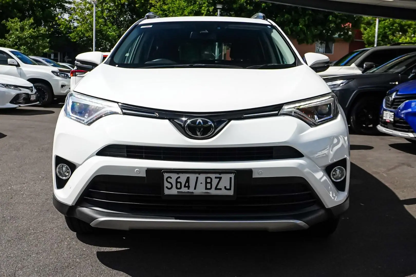 2018 Toyota RAV4 Gallery Image 4