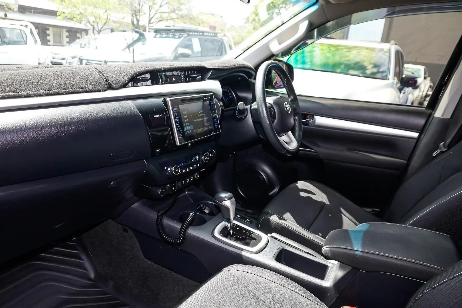 2016 Toyota Hilux Gallery Image 10