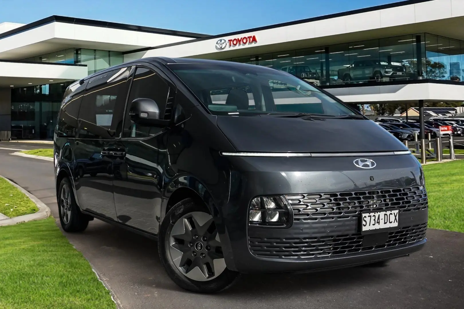 2023 Hyundai STARIA Image