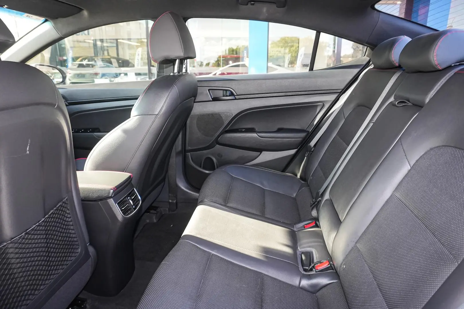 2019 Hyundai Elantra Gallery Image 13