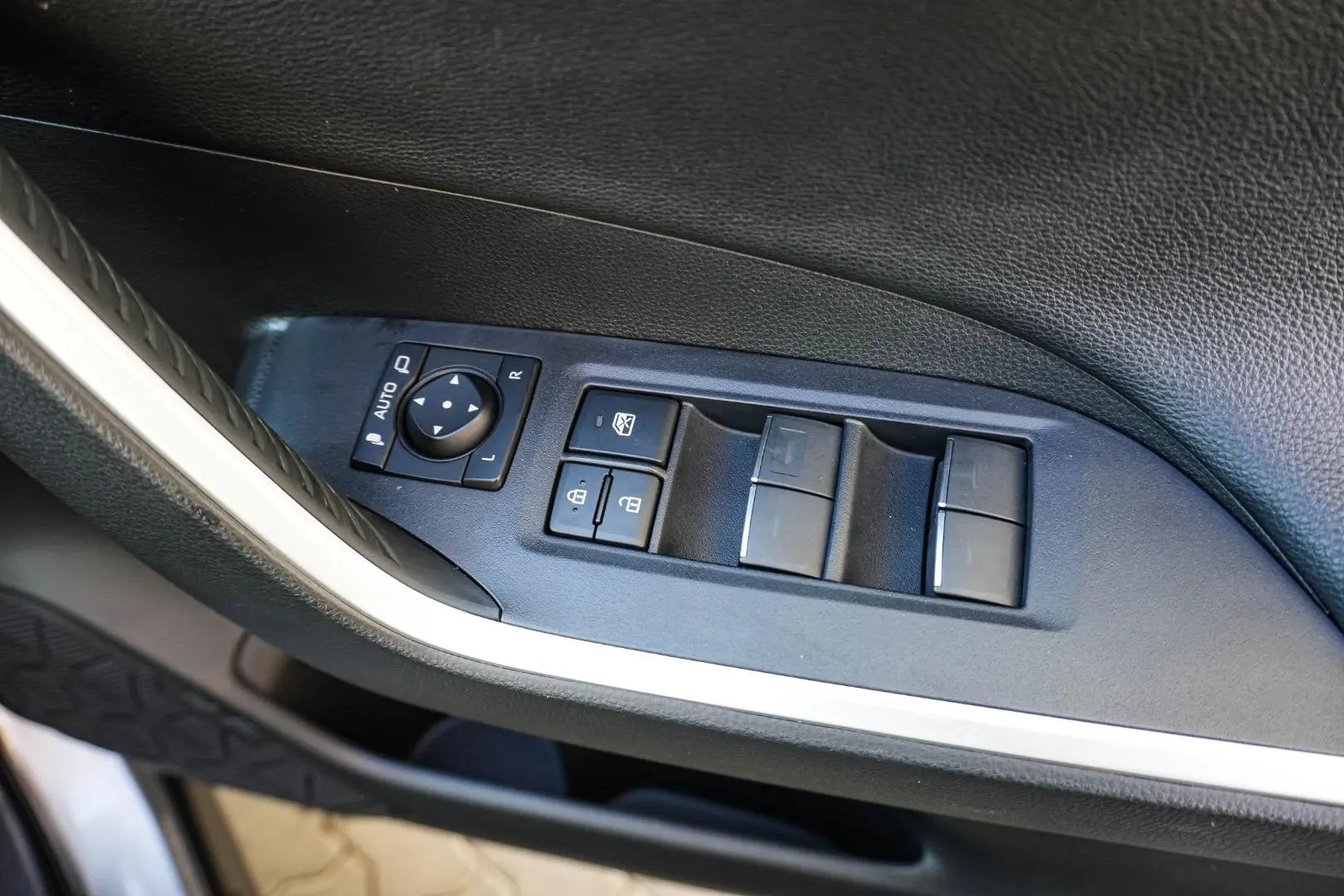 2023 Toyota RAV4 Gallery Image 17