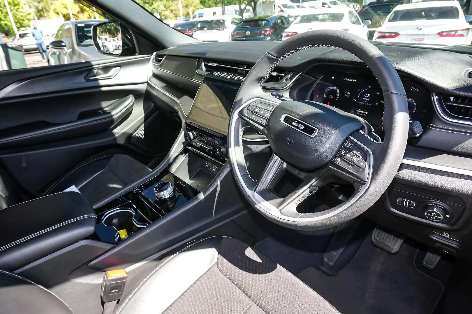 2023 Jeep Grand Cherokee Gallery Image 15