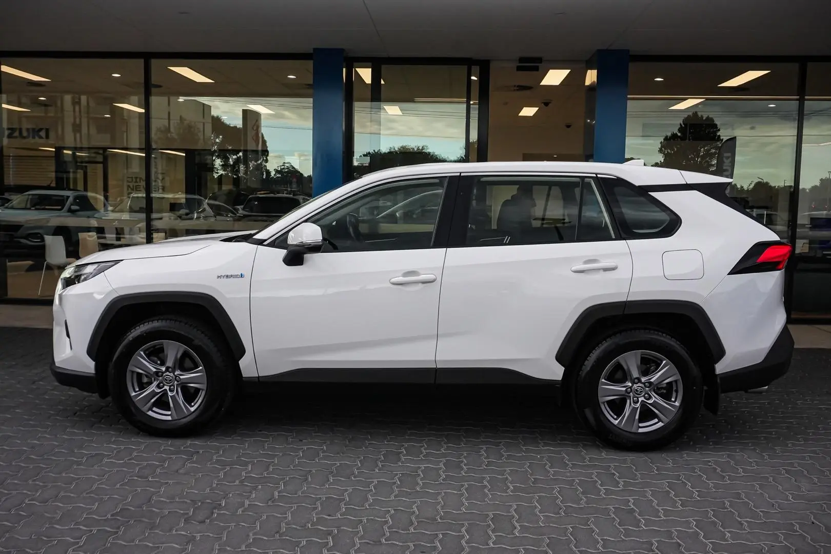 2022 Toyota RAV4 Gallery Image 4