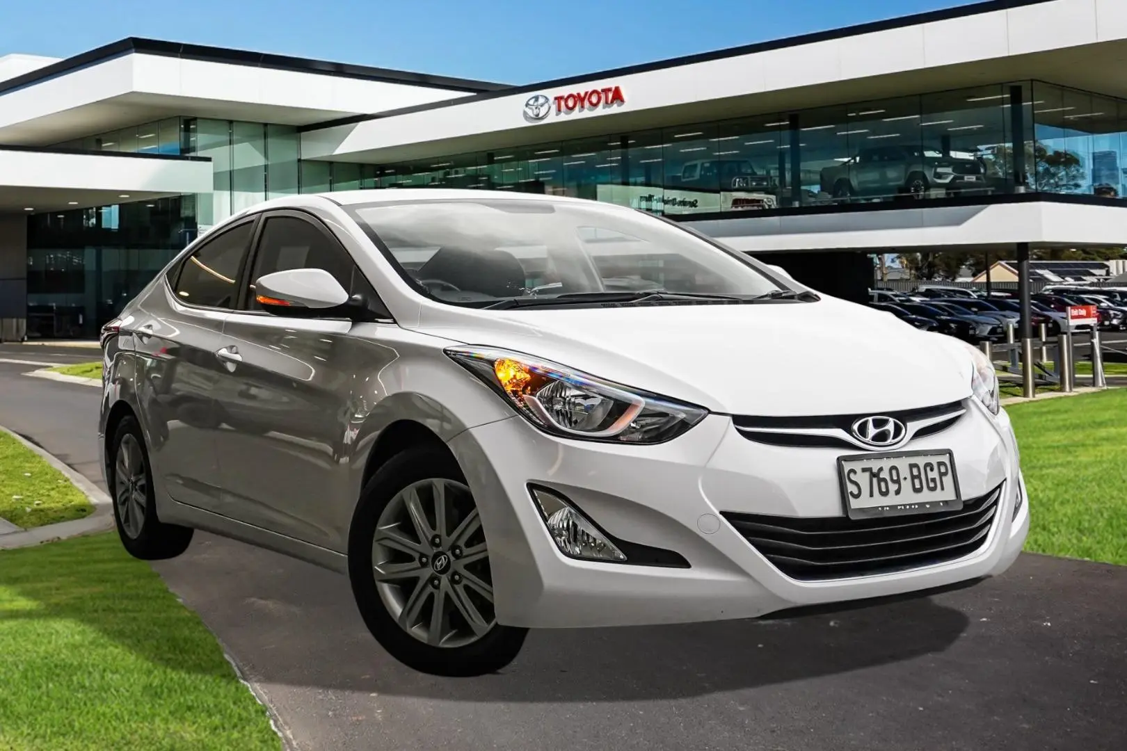 2014 Hyundai Elantra Gallery Image 1