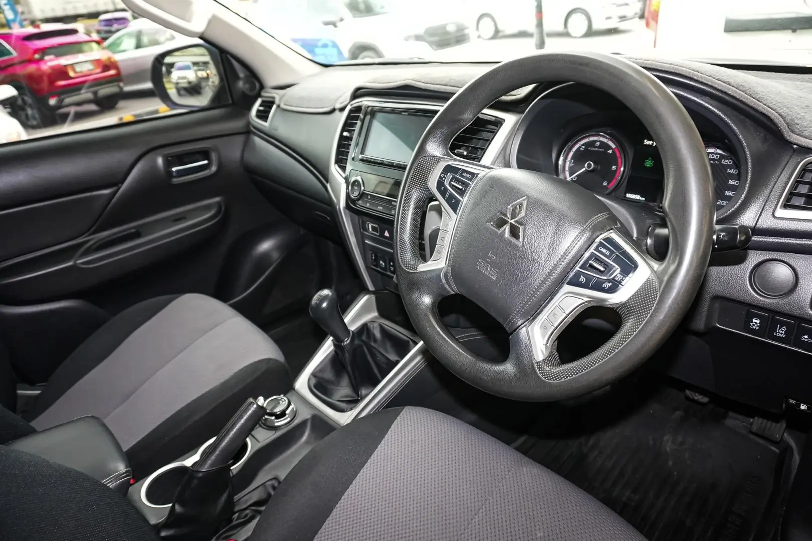 2019 Mitsubishi Triton Gallery Image 7