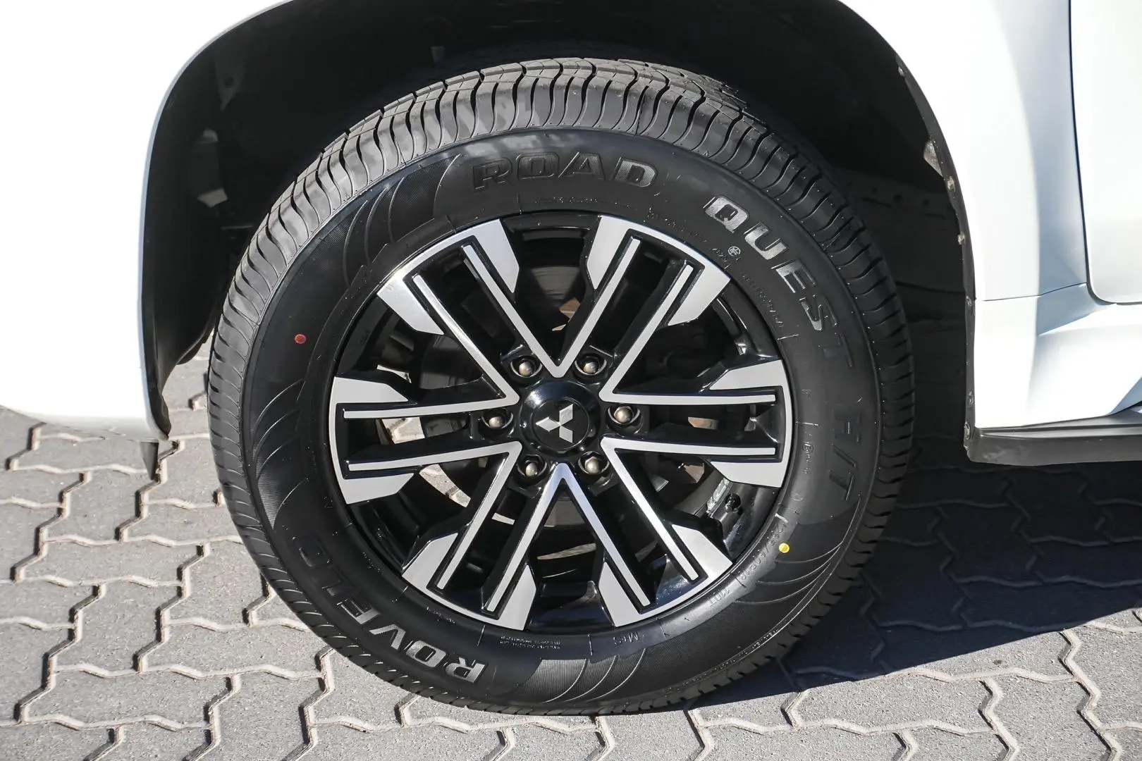 2022 Mitsubishi Pajero Sport Gallery Image 15