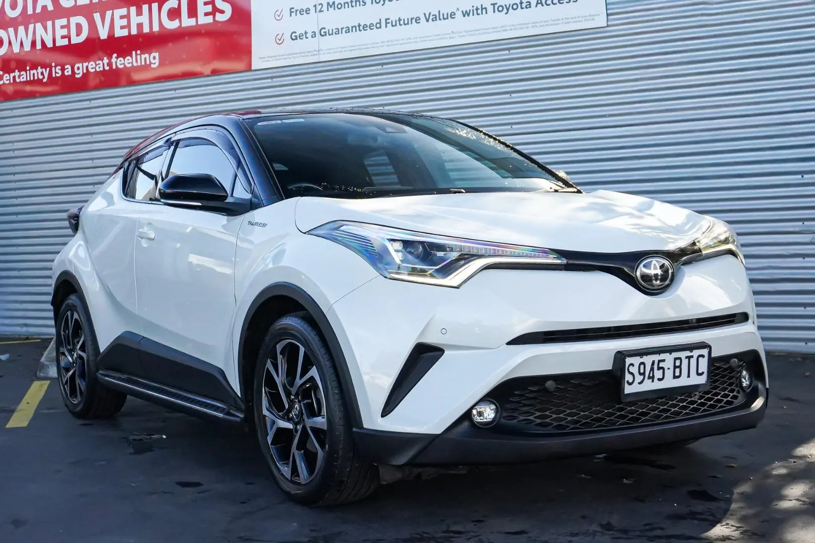 2017 Toyota C-HR Gallery Image 2