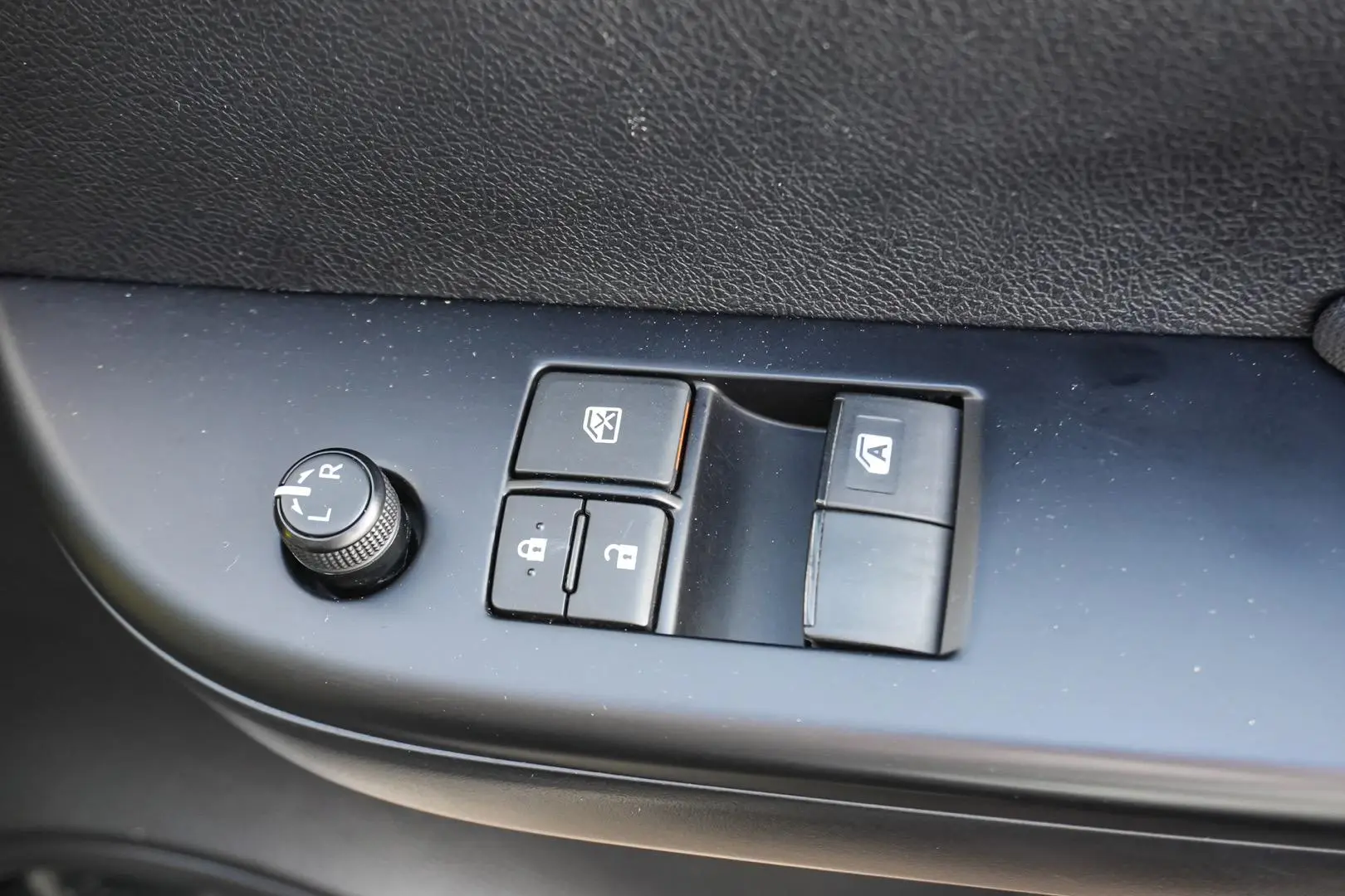 2019 Toyota Hilux Gallery Image 17