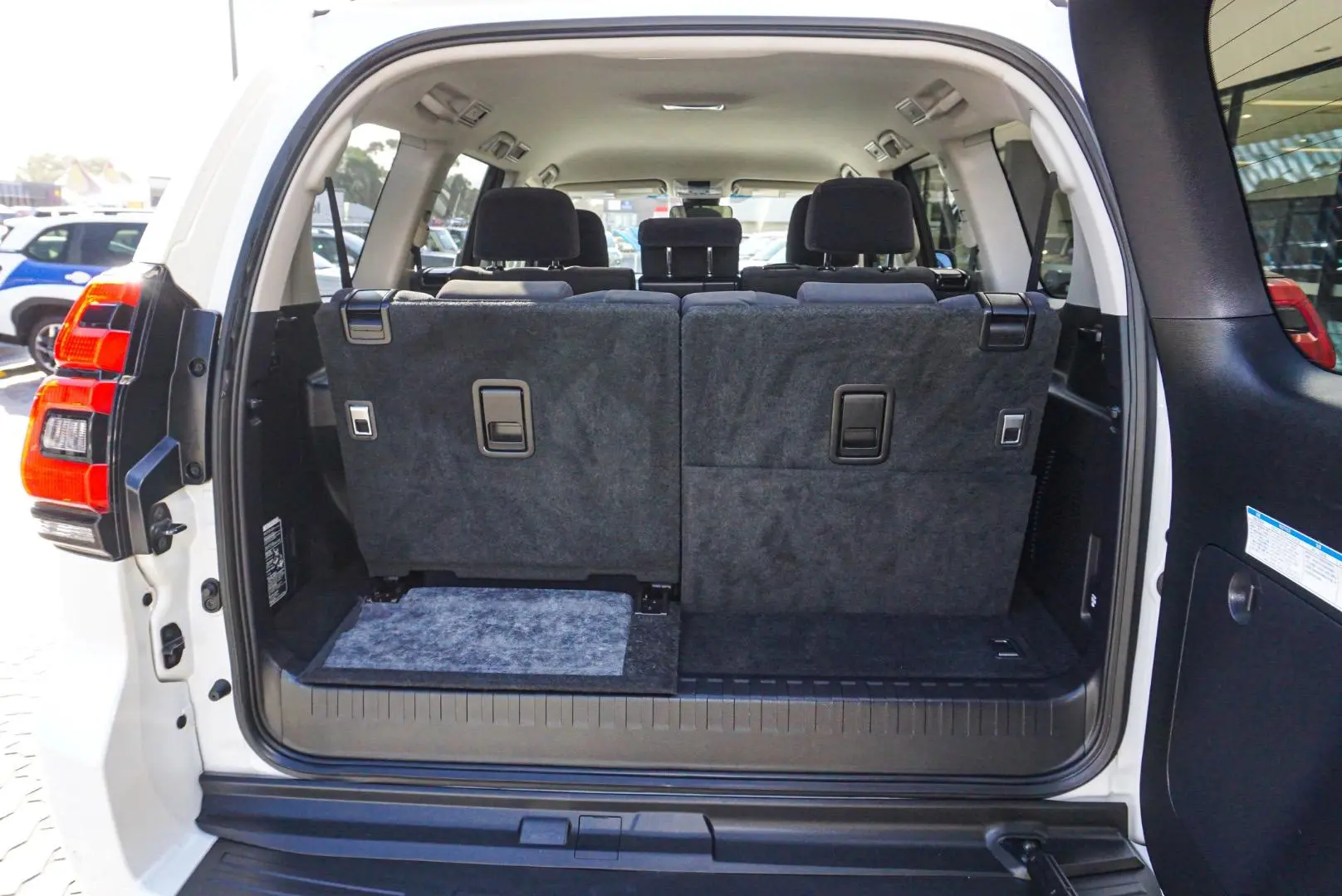 2019 Toyota Landcruiser Prado Gallery Image 11
