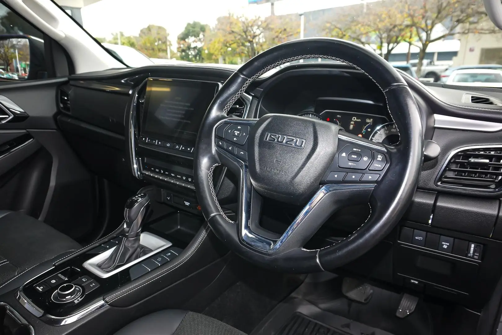 2022 Isuzu MU-X Gallery Image 7