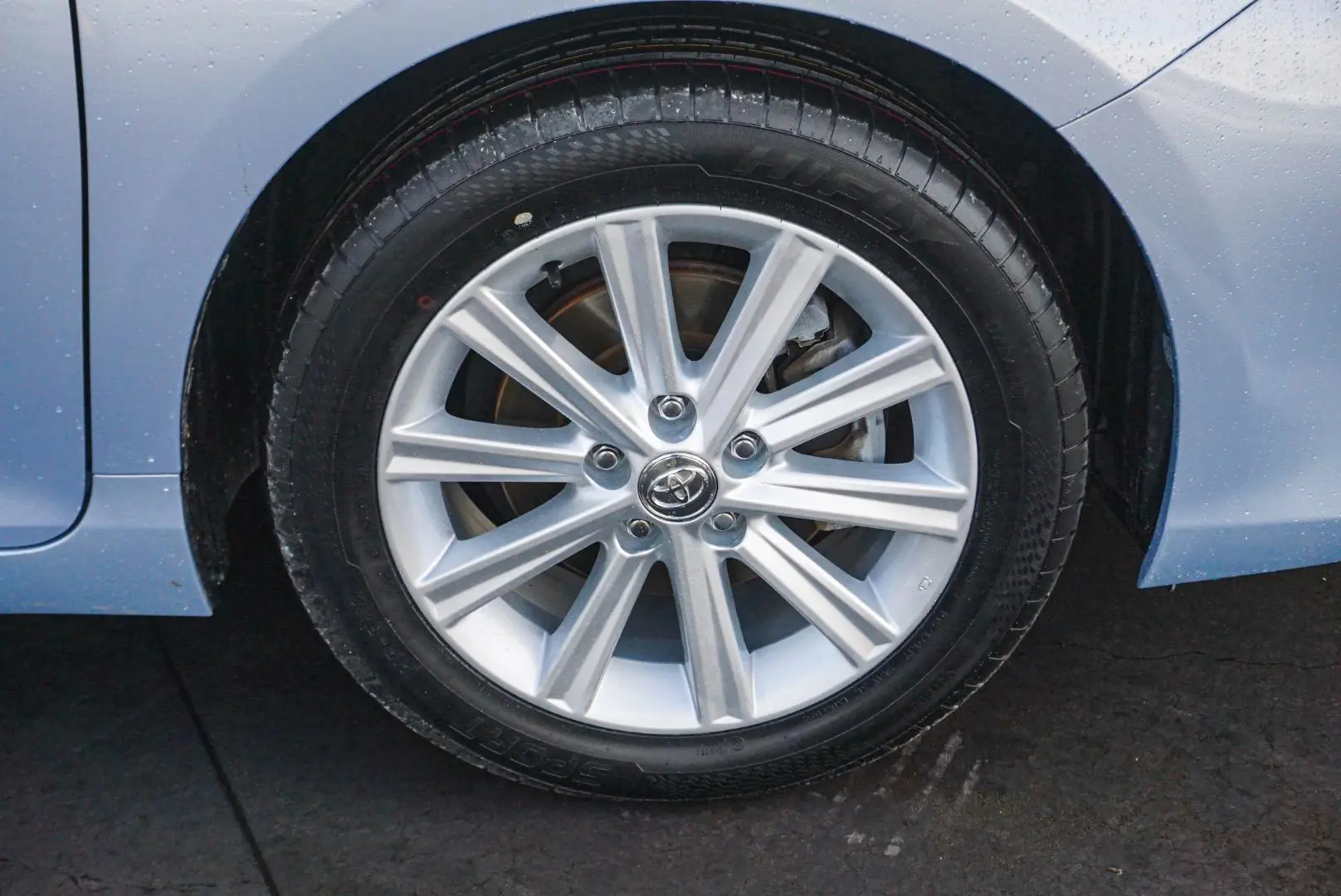 2015 Toyota Camry Gallery Image 13