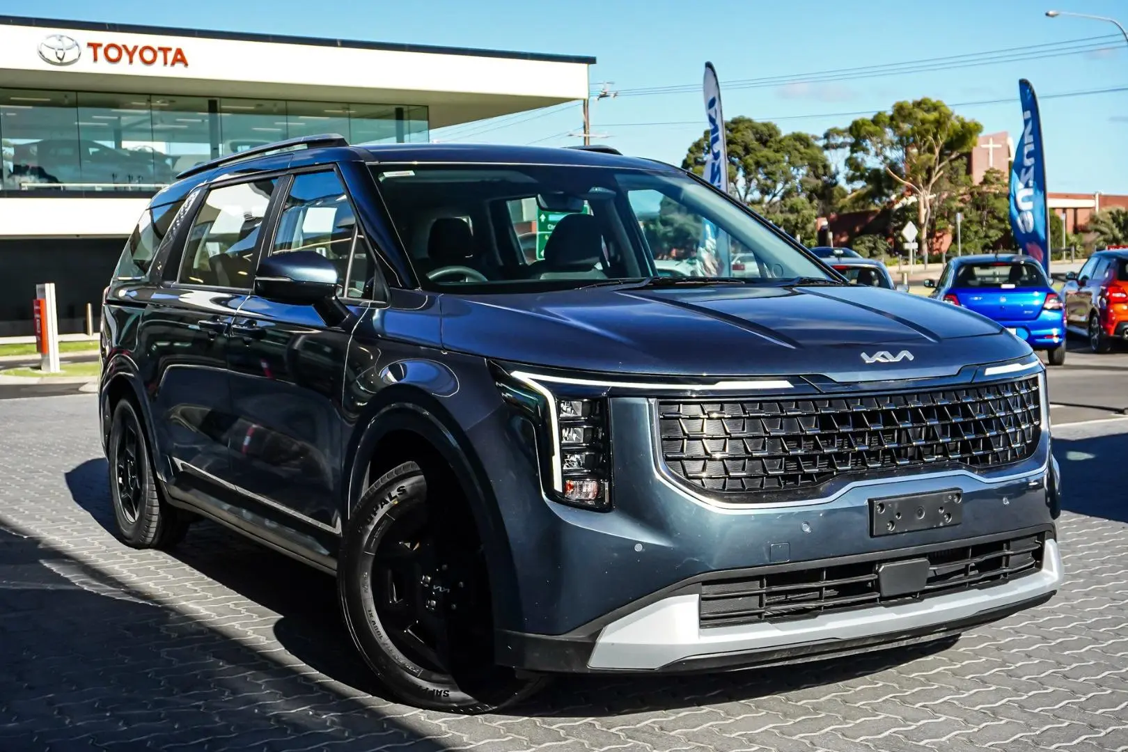 2024 Kia Carnival Gallery Image 2