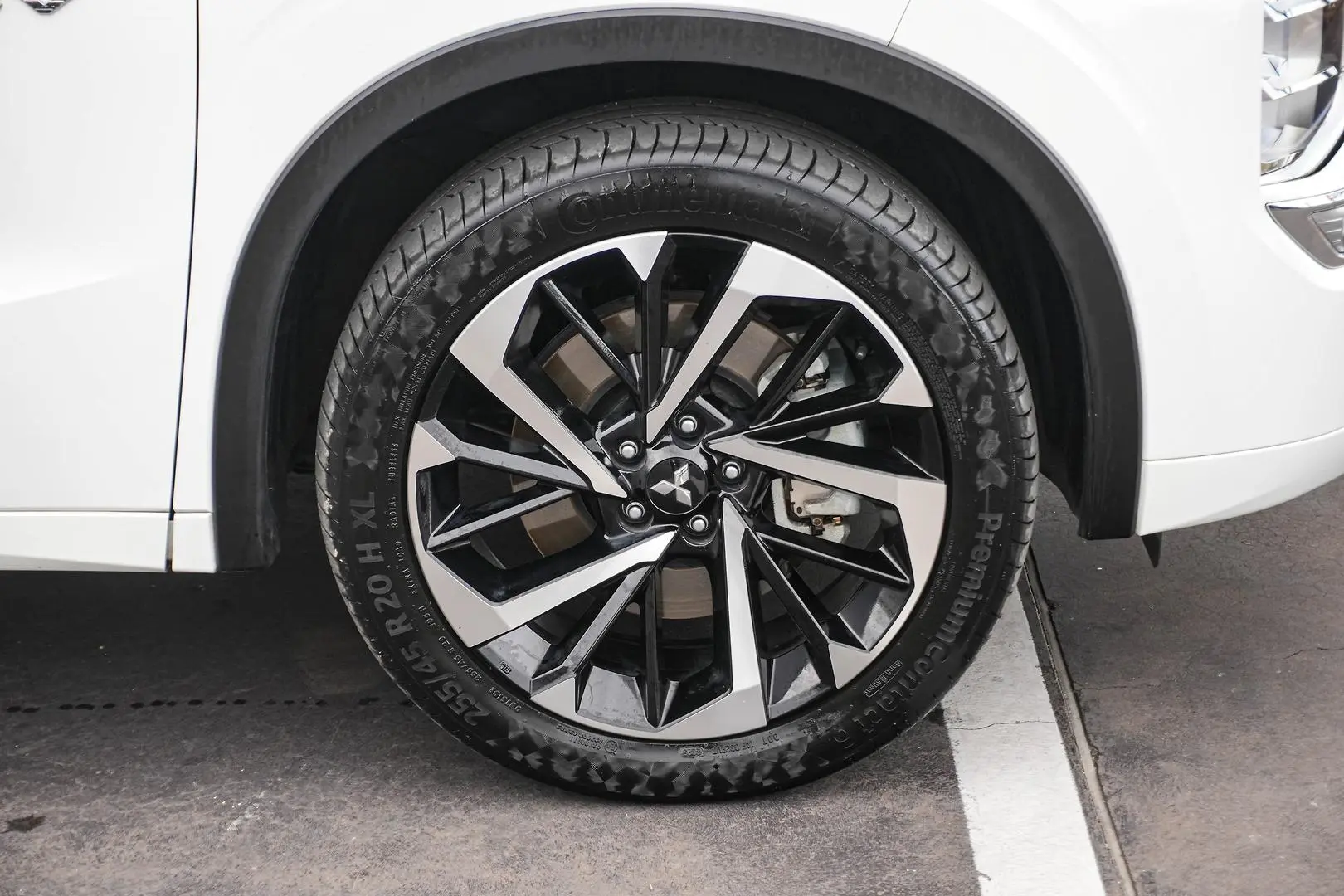 2023 Mitsubishi Outlander Gallery Image 8