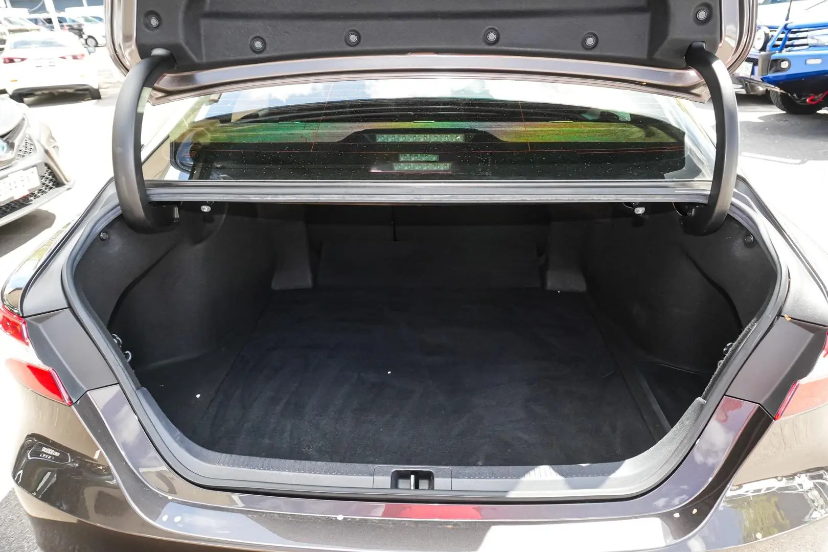 2018 Toyota Camry Gallery Image 11