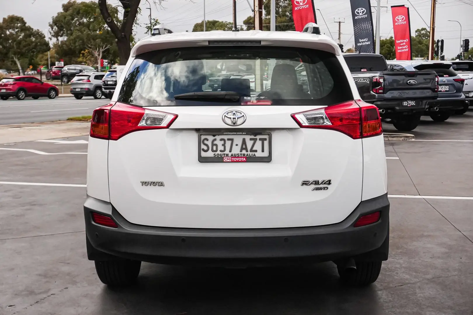 2013 Toyota RAV4 Gallery Image 6