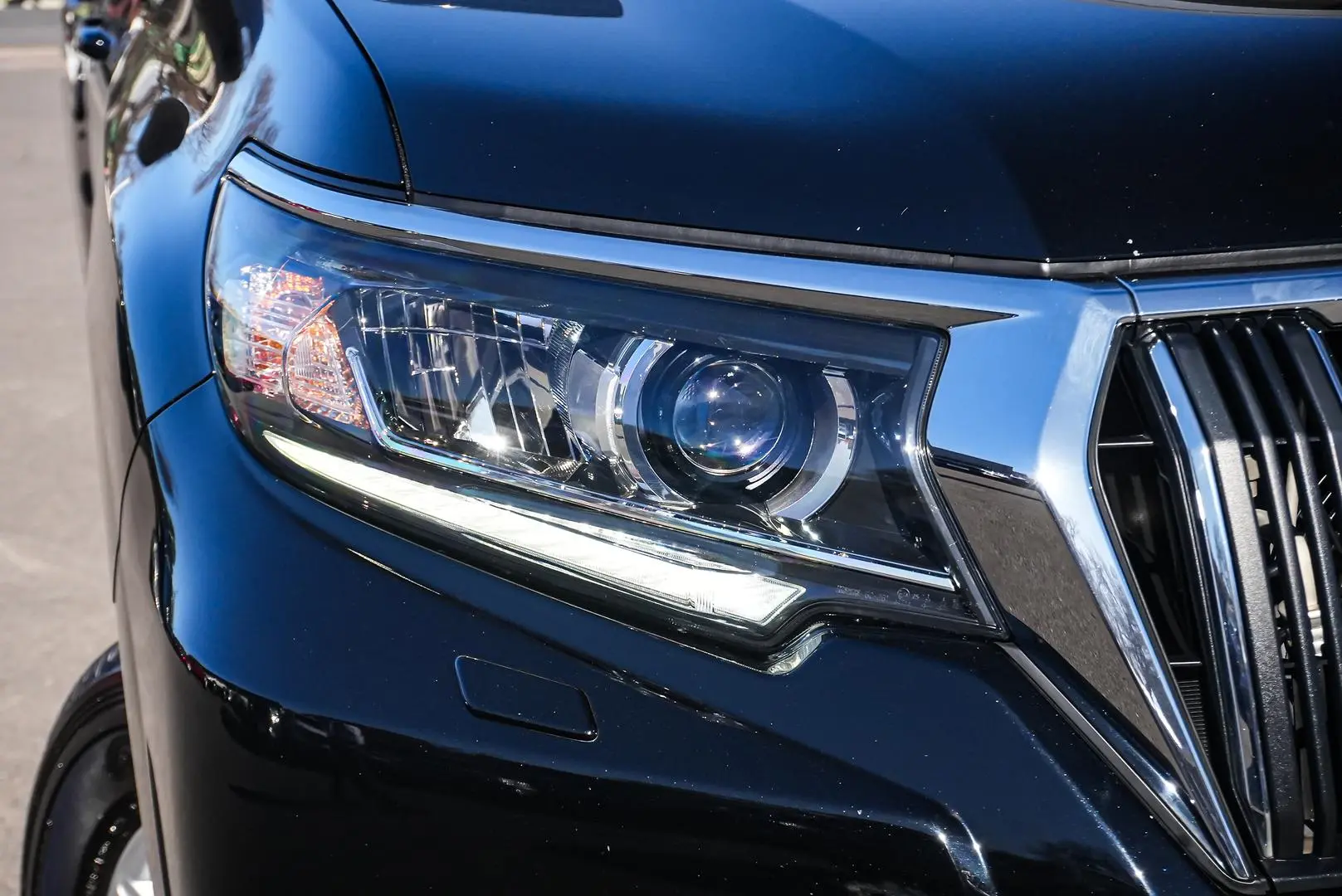 2020 Toyota Landcruiser Prado Gallery Image 11