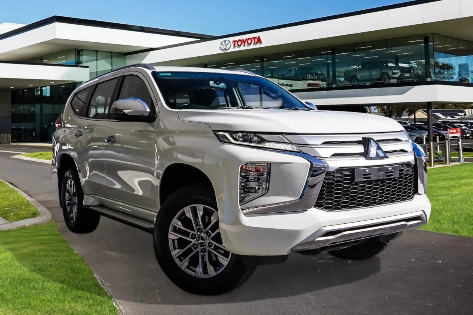 2021 Mitsubishi Pajero Sport Gallery Image 1