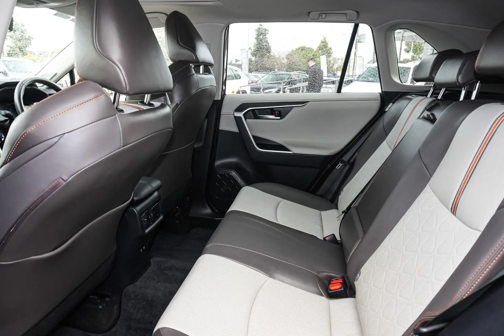 2021 Toyota RAV4 Gallery Image 8