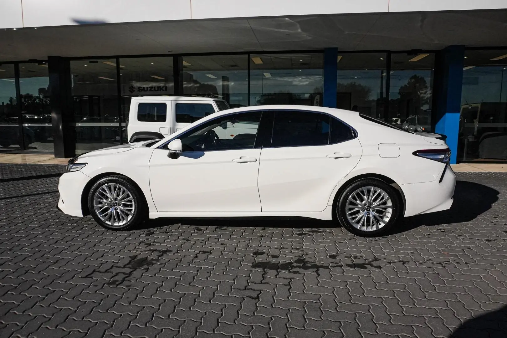 2019 Toyota Camry Gallery Image 4