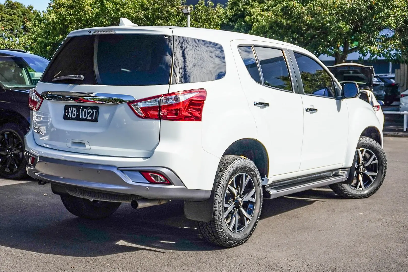 2020 Isuzu MU-X Gallery Image 3