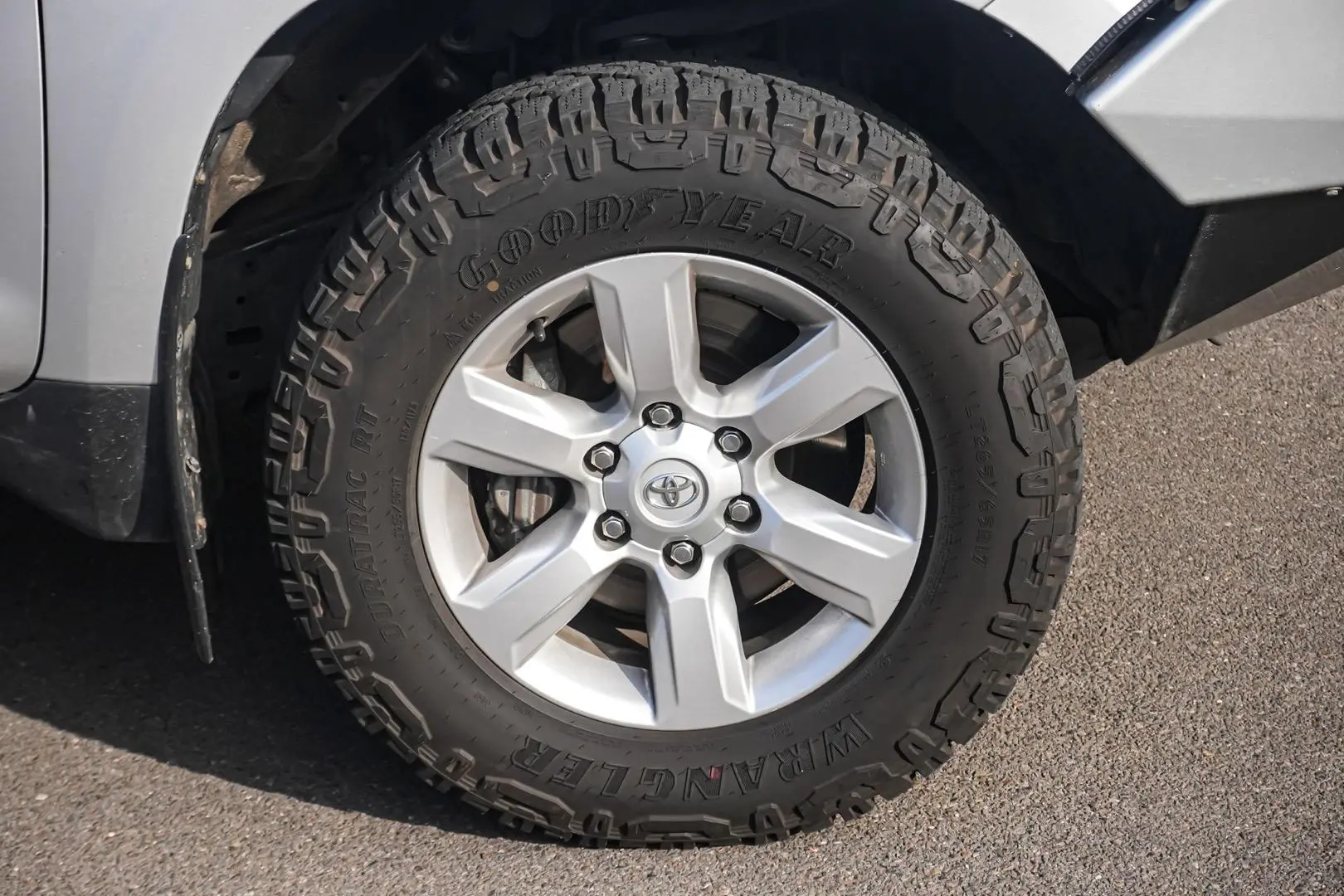 2015 Toyota Landcruiser Prado Gallery Image 13