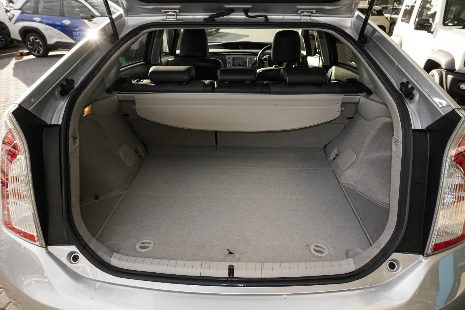 2014 Toyota Prius Gallery Image 11