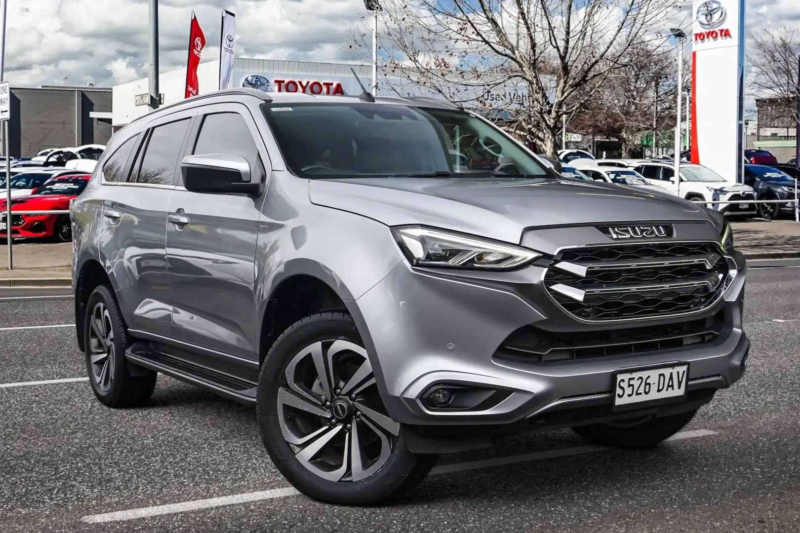 2022 Isuzu MU-X Image