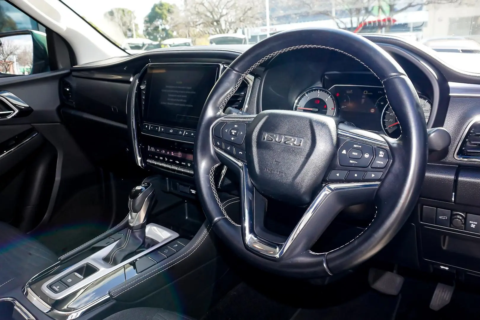 2021 Isuzu MU-X Gallery Image 6
