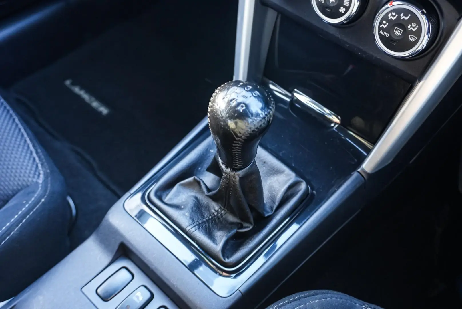 2017 Mitsubishi Lancer Gallery Image 17